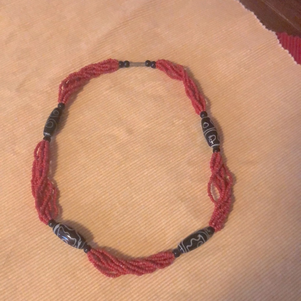 Tribal boho look coral red seed beads with wit black/white accent beads